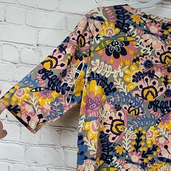 LuLaRoe Gigi Top Colorful Floral Print Fitted Tee Short Sleeve Knit Top Crewneck - Picture 7 of 10